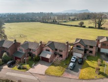 Images for Outstanding southerly views in Oakdene Way