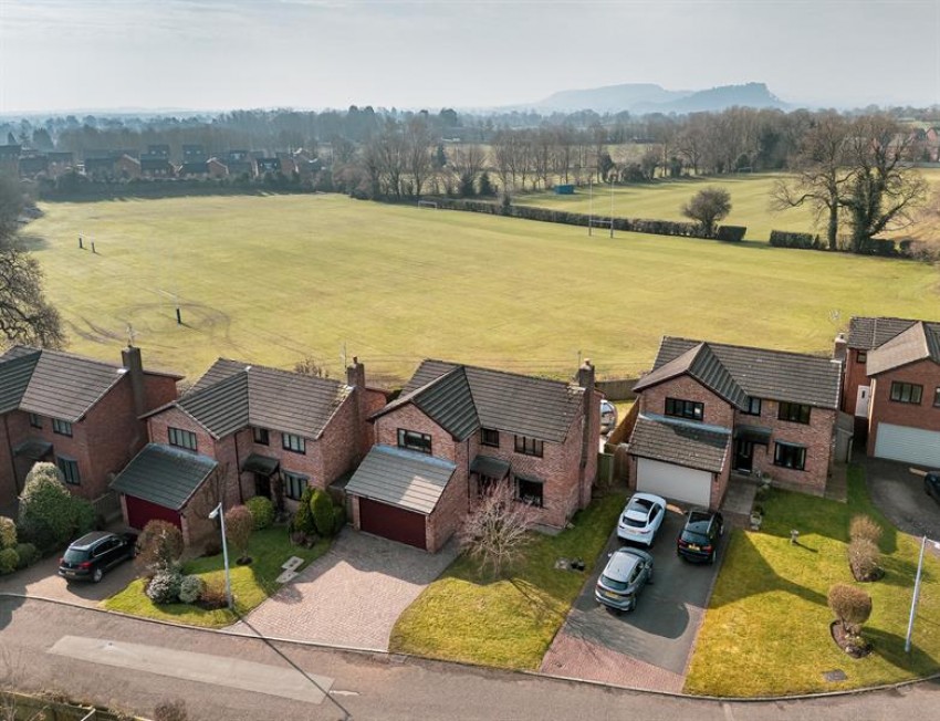 Images for Outstanding southerly views in Oakdene Way