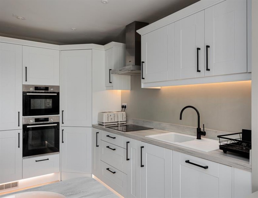 Images for Outstanding southerly views in Oakdene Way