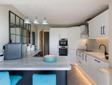 Images for Outstanding southerly views in Oakdene Way