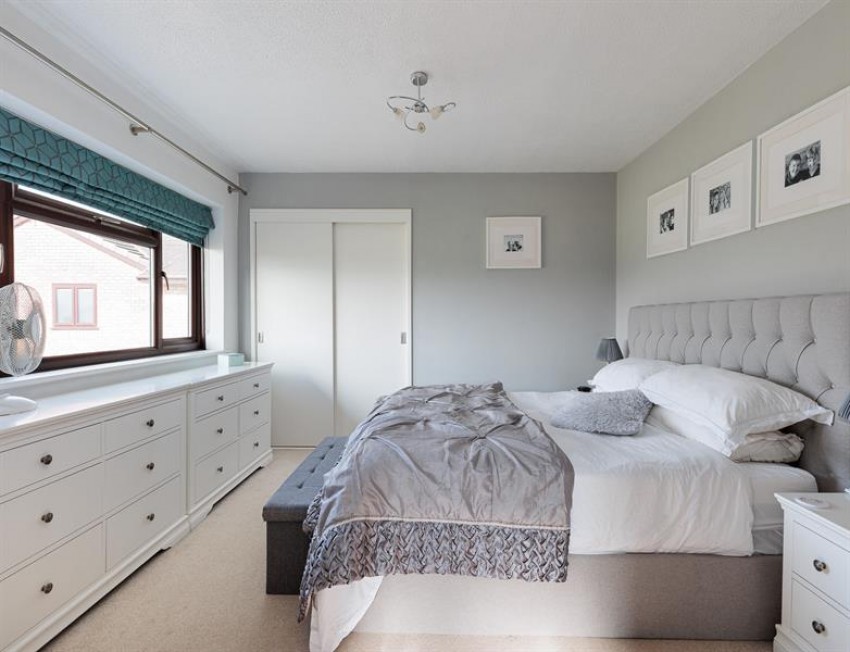 Images for Outstanding southerly views in Oakdene Way