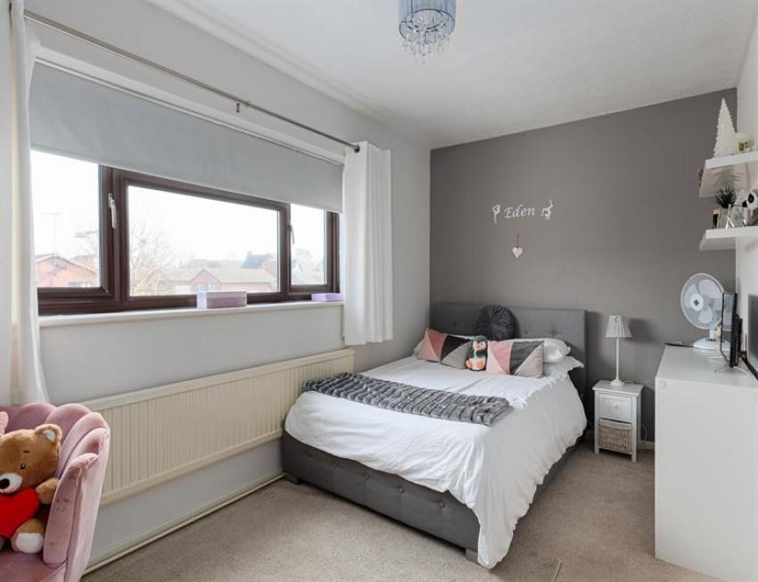 Images for Outstanding southerly views in Oakdene Way