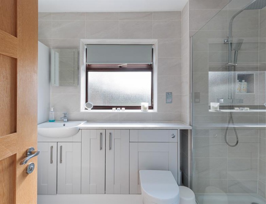 Images for Outstanding southerly views in Oakdene Way