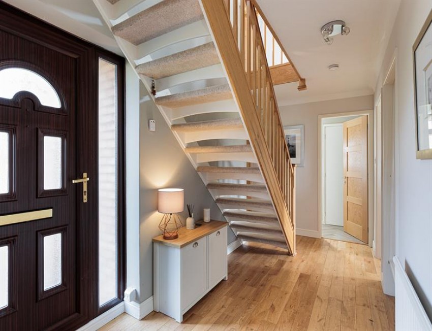 Images for Outstanding southerly views in Oakdene Way