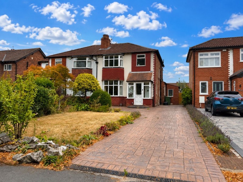 Broad Road, Sale, M33
