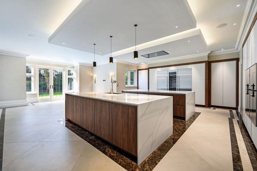 Images for Broadway, Hale, WA15