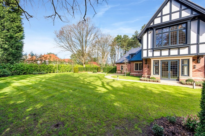 Images for Broadway, Hale, WA15