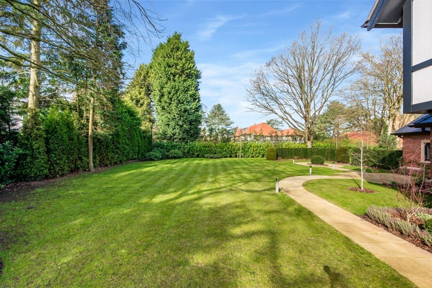 Images for Broadway, Hale, WA15