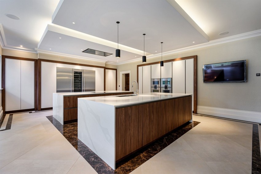 Images for Broadway, Hale, WA15