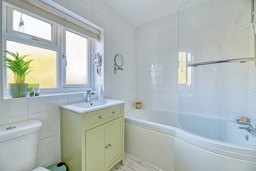 Images for Hayes Crescent, Frodsham, WA6