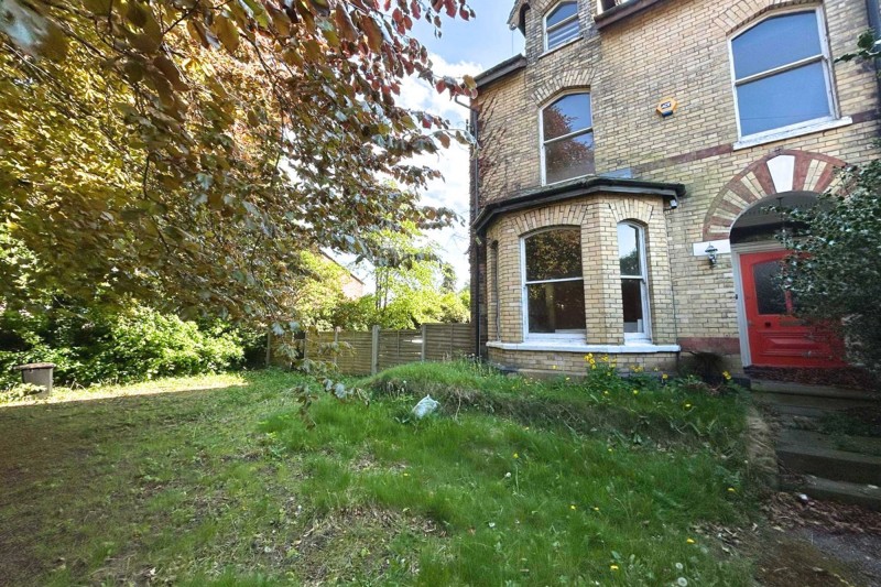 Broad Road, Sale, M33