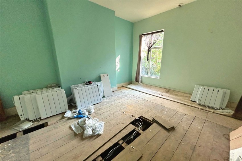 Images for Broad Road, Sale, M33