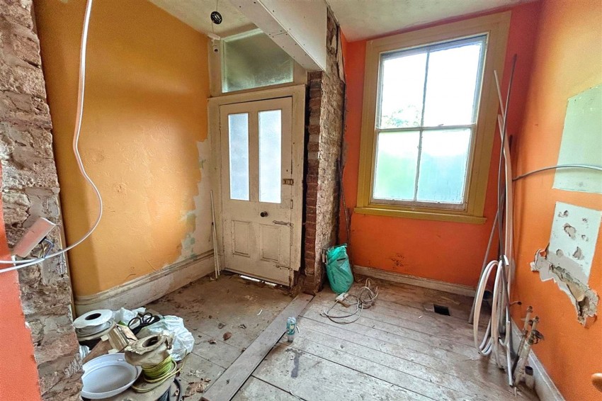 Images for Broad Road, Sale, M33