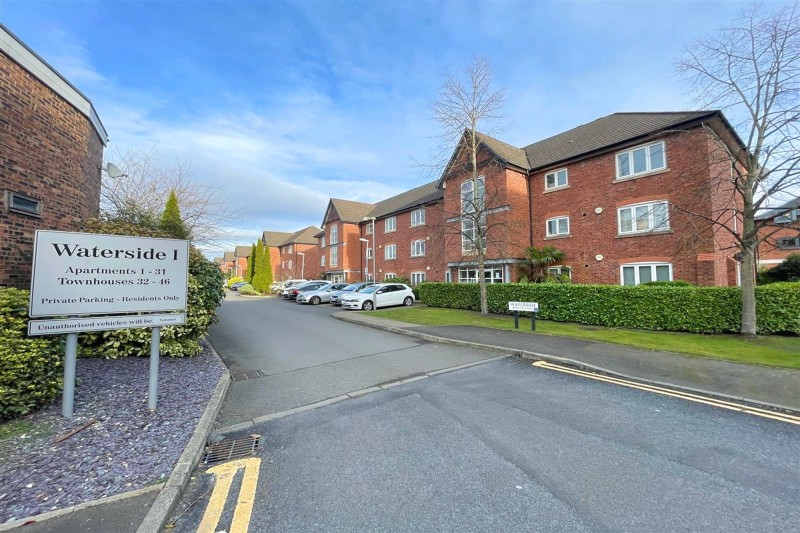 Waterside, Sale, M33