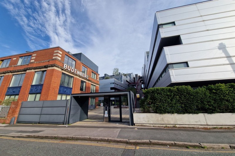 Woodfield Road, Altrincham, WA14