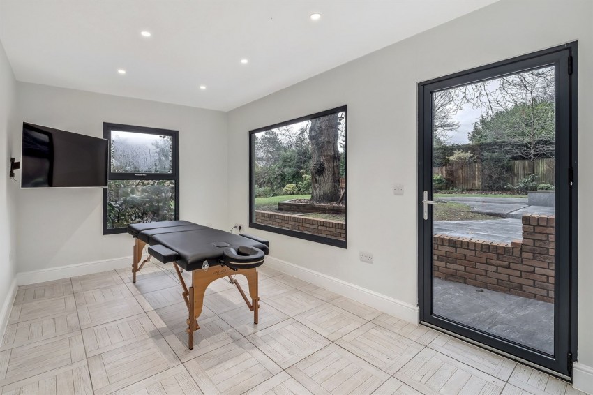 Images for 19 Bradgate Road, Altrincham, WA14