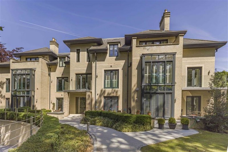 Hale Road, Hale, WA15