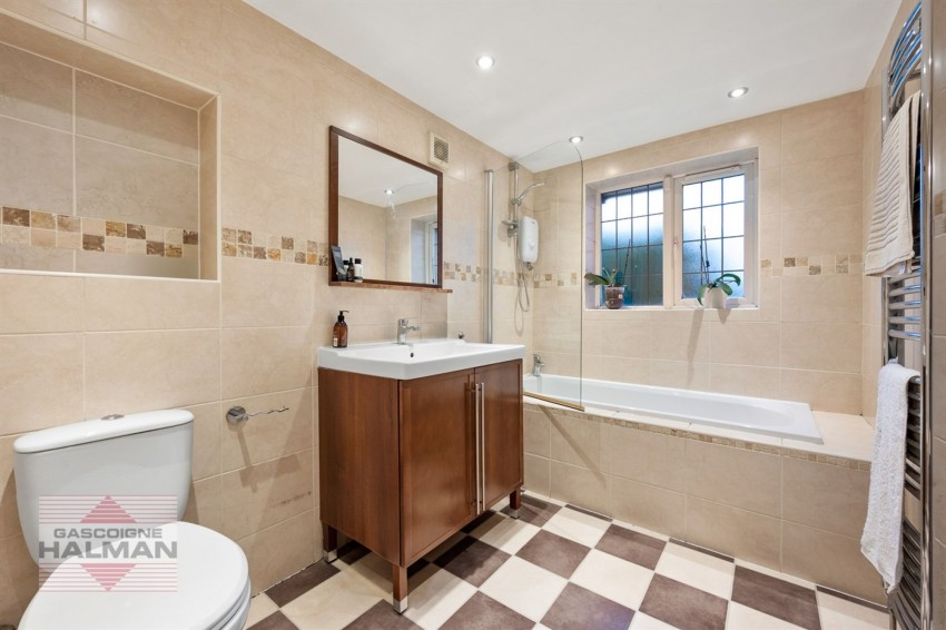 Images for Eastway, Sale, M33