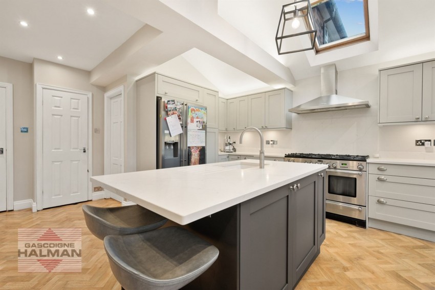 Images for Eastway, Sale, M33