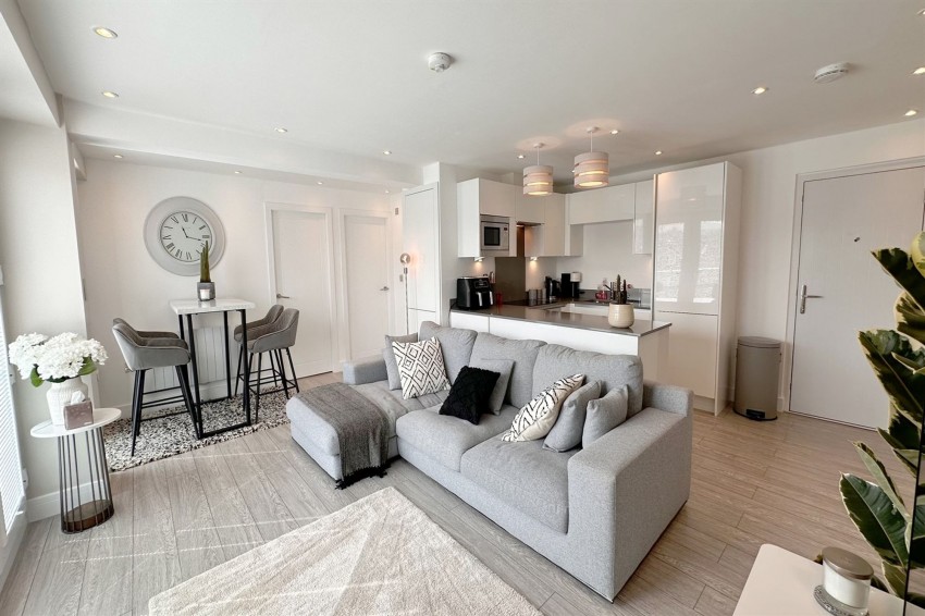 Images for Queensway, Poynton, SK12