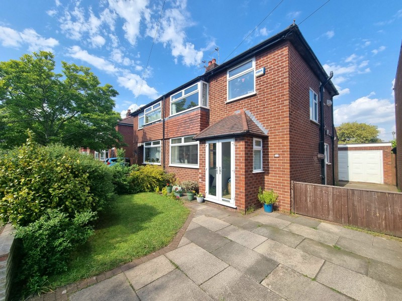 Wenlock Road, Sale, M33