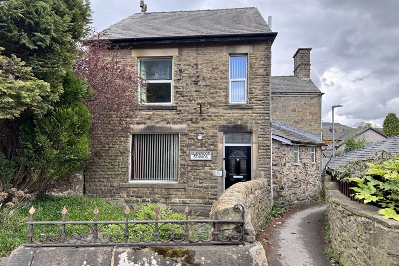 High Street, Chapel-En-Le-Frith, SK23