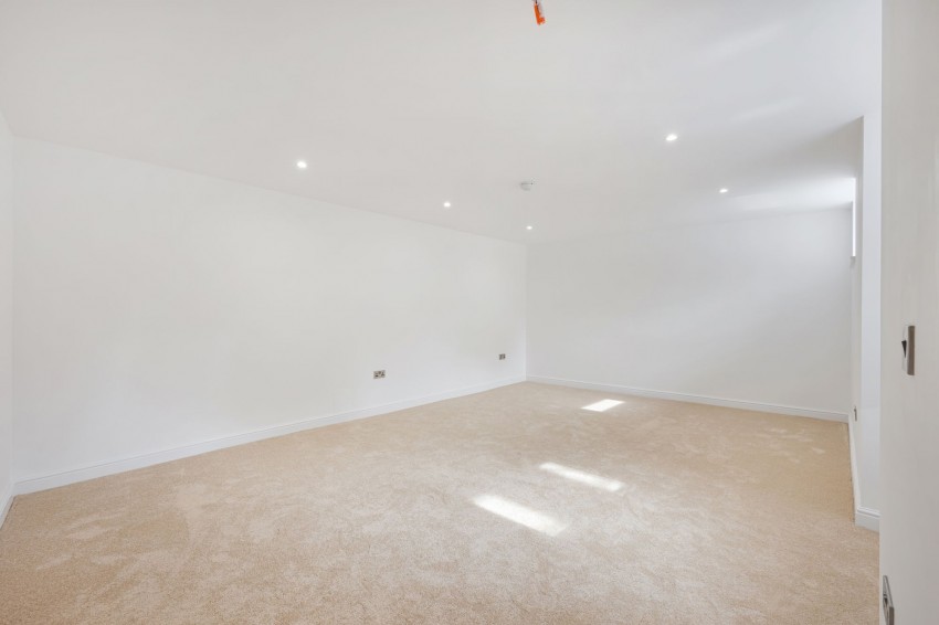 Images for Highfield Avenue, Sale, M33