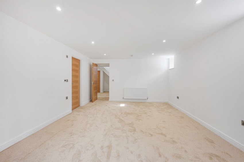 Images for Highfield Avenue, Sale, M33