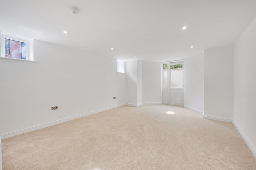 Images for Highfield Avenue, Sale, M33