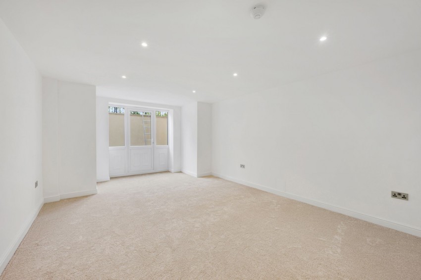 Images for Highfield Avenue, Sale, M33