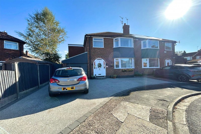 Vyner Grove, Sale, M33