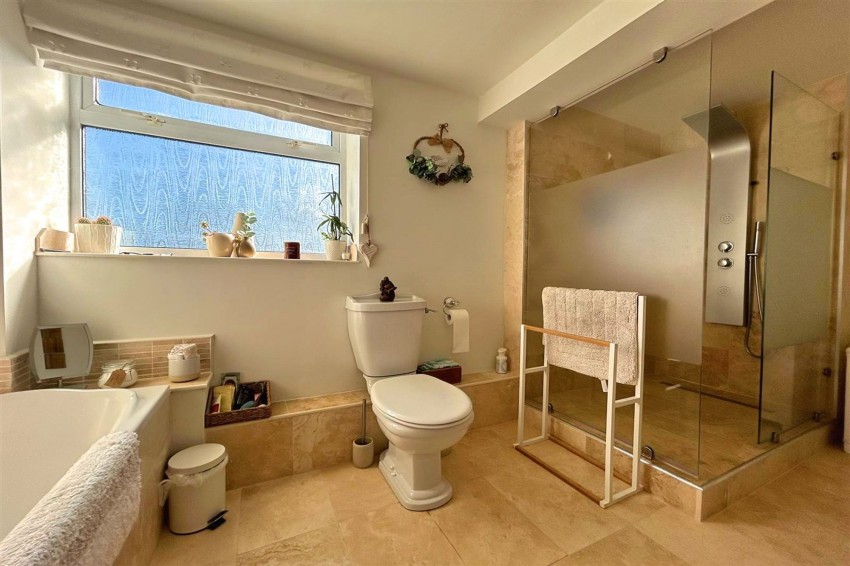 Images for Vyner Grove, Sale, M33