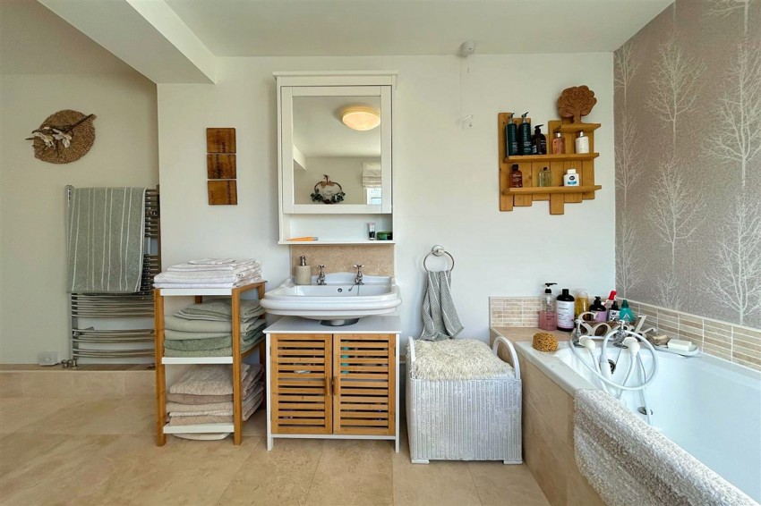 Images for Vyner Grove, Sale, M33