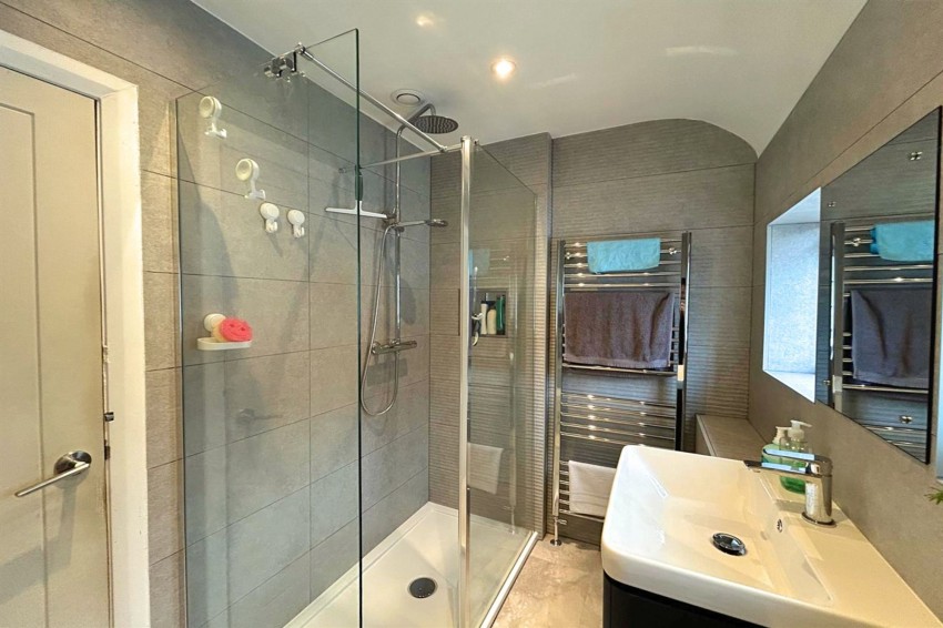 Images for Wood Road, Sale, M33