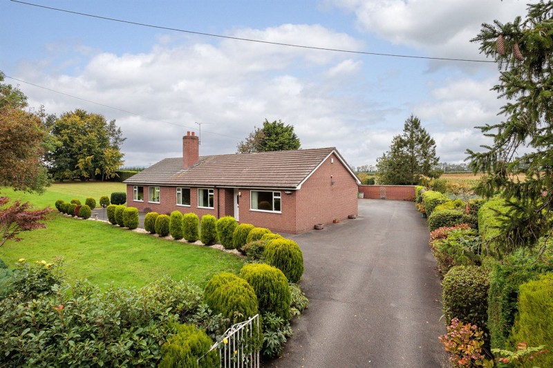 Wrexham Road, Holt, LL13