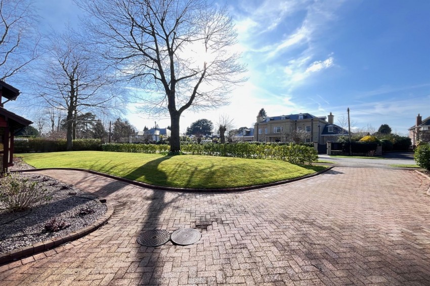 Images for Broadway, Hale, WA15