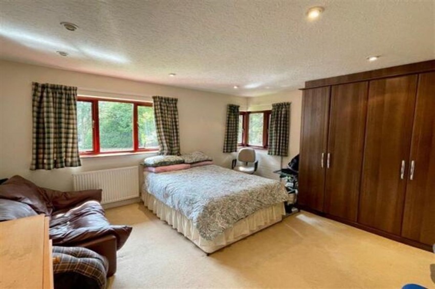 Images for Broadway, Hale, WA15