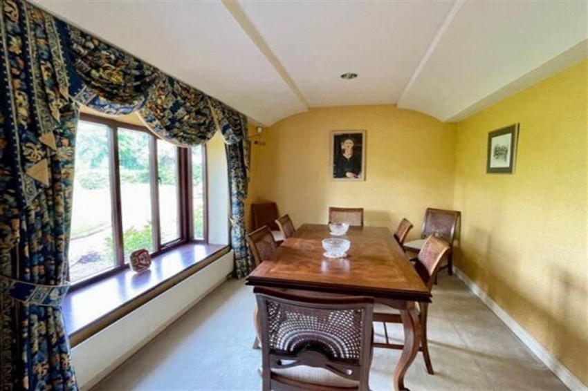 Images for Broadway, Hale, WA15