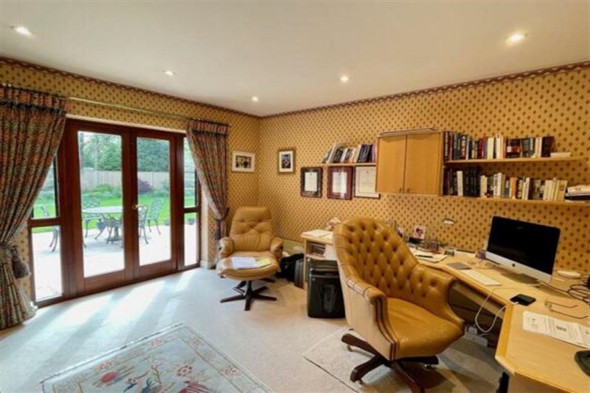 Images for Broadway, Hale, WA15