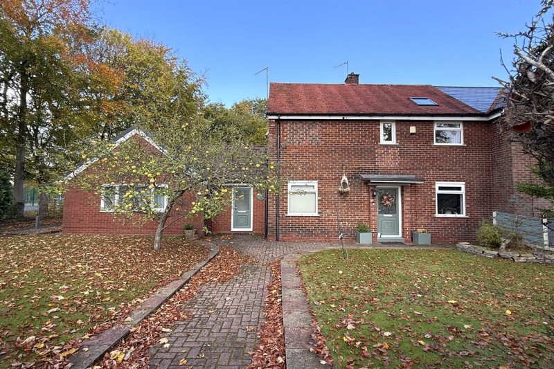 Broad Road, Sale, M33