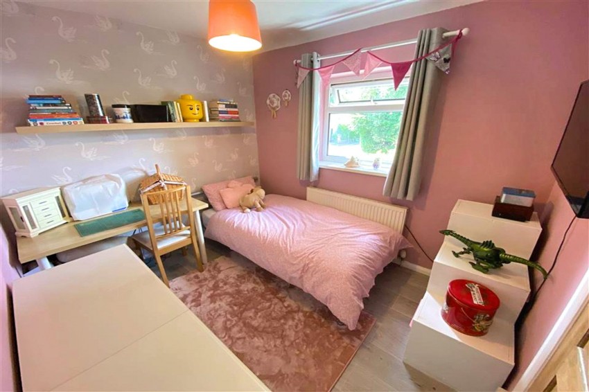 Images for Broad Road, Sale, M33