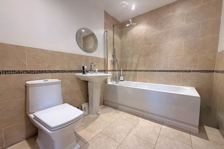 Images for Queens Road, Sale, M33