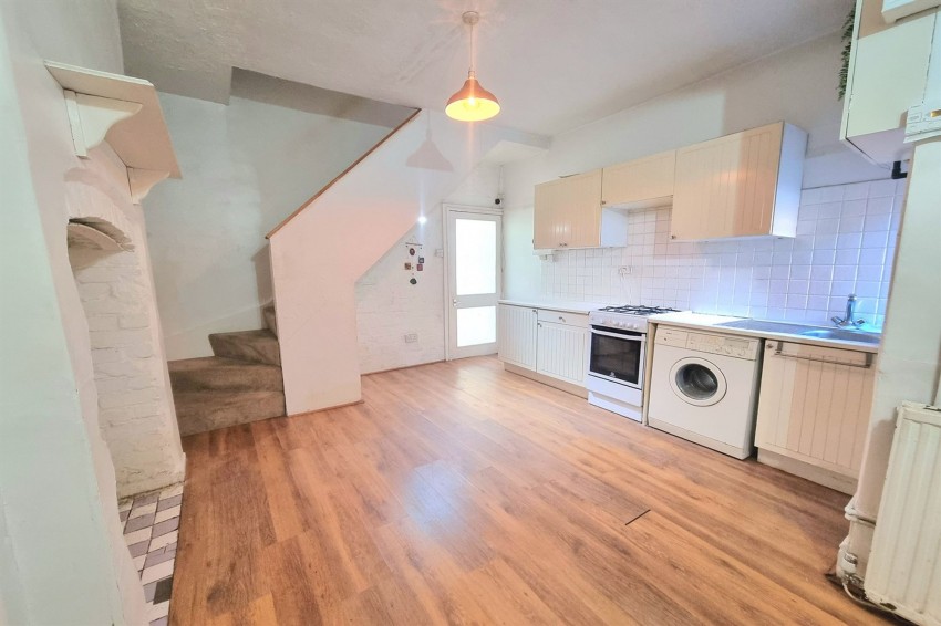 Images for Alice Street, Sale, M33