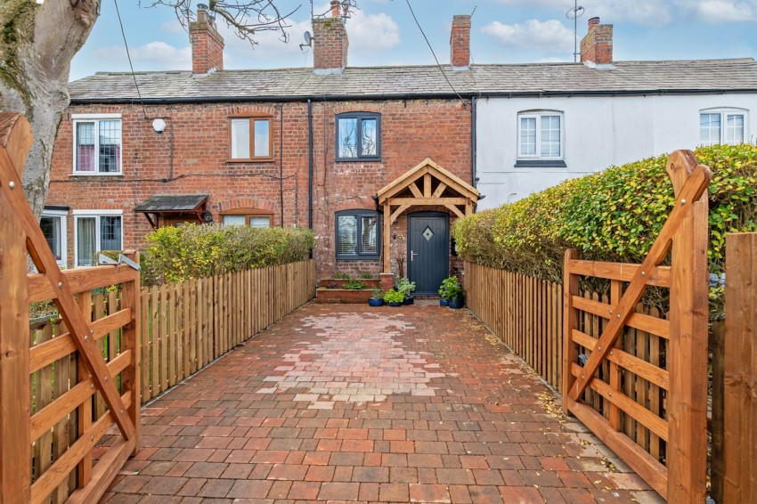 Images for Bates Lane, Helsby, WA6