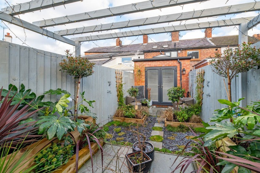 Images for Bates Lane, Helsby, WA6