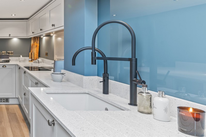 Images for Bates Lane, Helsby, WA6