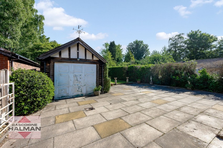 Images for Broad Road, Sale, M33
