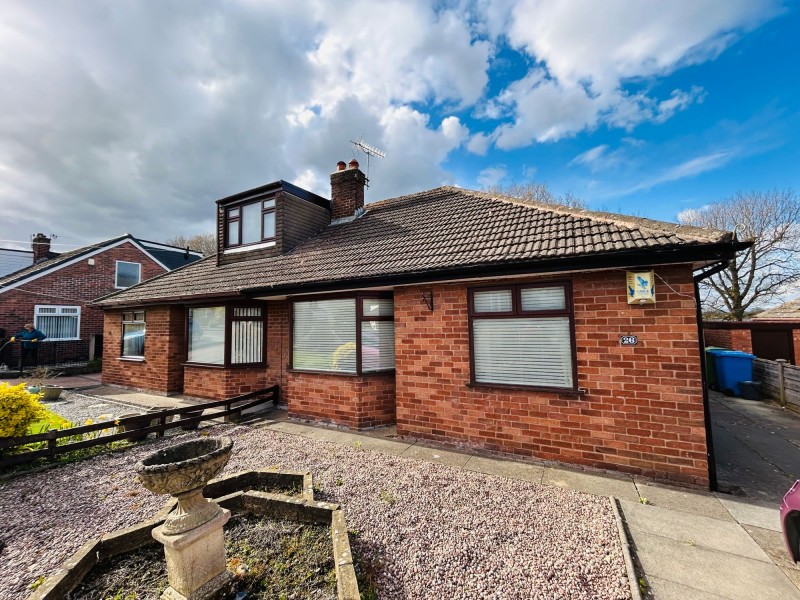 Lymmington Avenue, Lymm, WA13