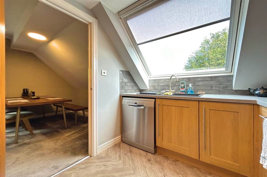 Images for The Avenue, Oakleigh Mews, M33