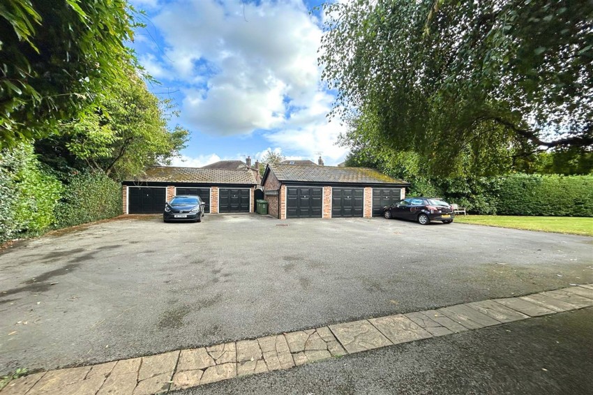 Images for The Avenue, Oakleigh Mews, M33